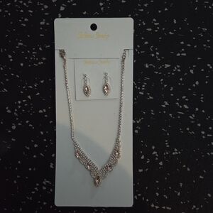 New Elegant Faux Silver Necklace and Earring Set